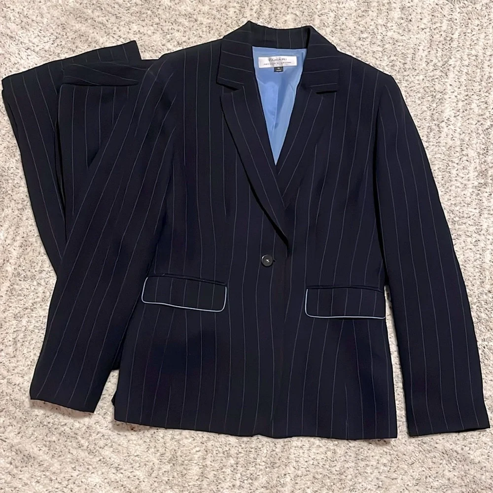 Tahari sz 10 fully lined straight leg pant suit. Navy with light blue pin stripe - Picture 2 of 3